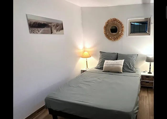 Cottage, L Etrille, Wifi Gratuit, Proche De La Mer, Jardin, Terrasse *